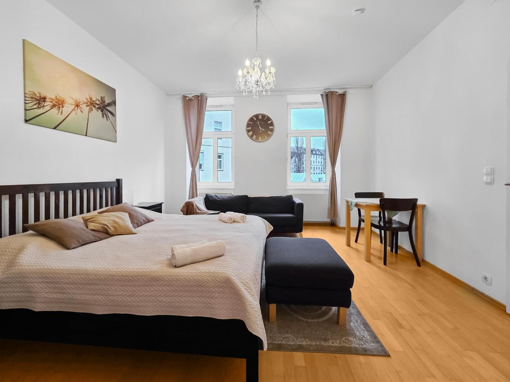 Three King-Size Beds, Three Bedrooms Вена Экстерьер фото